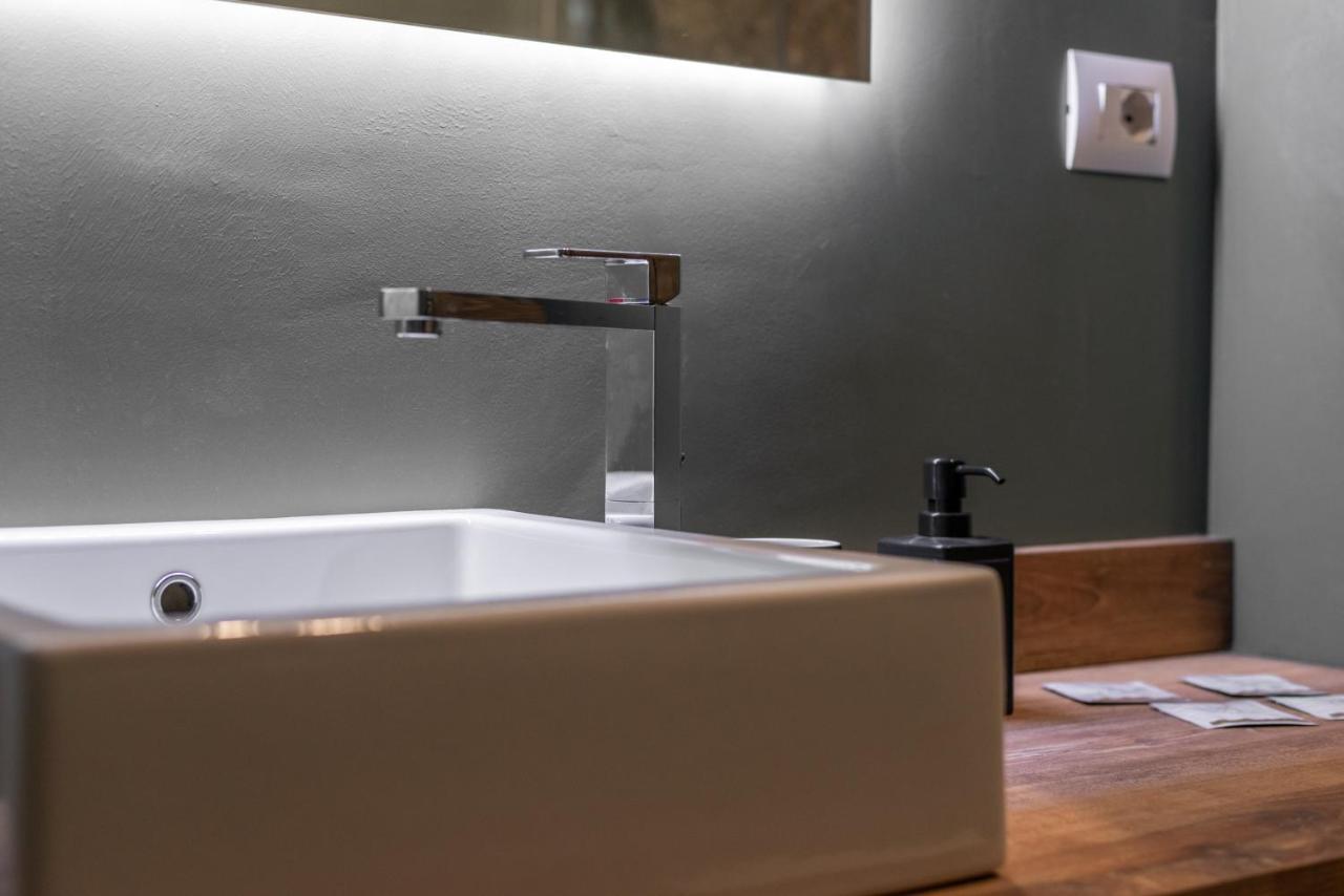 We - Bandello House, Corso Magenta Milaan